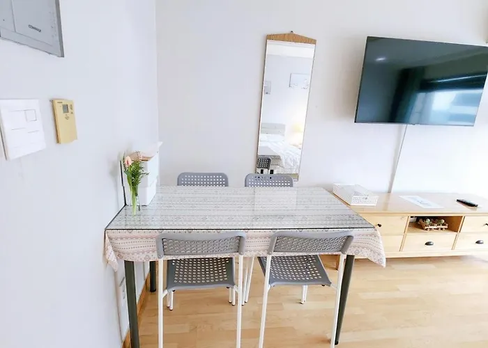 Hongdae Residence-2 1min From Hongik Uni Station Exit #1 *