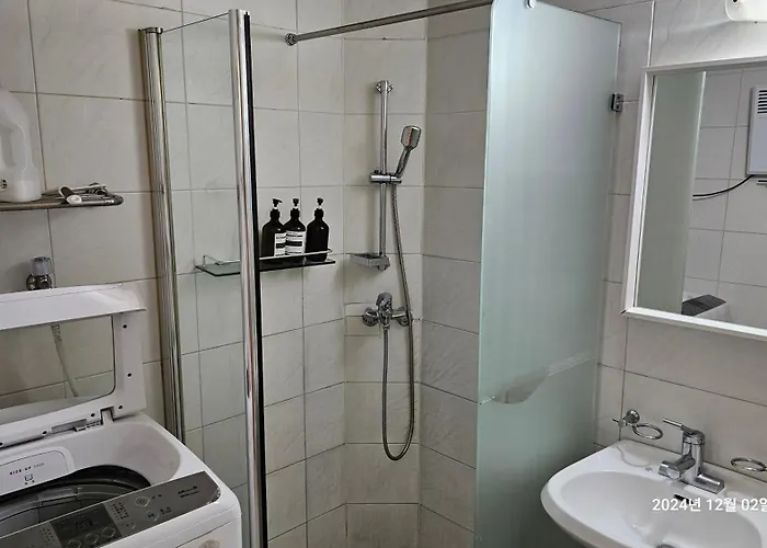 Apartment Hongdae Residence-2 1min From Hongik Uni Station Exit #1 Seoul